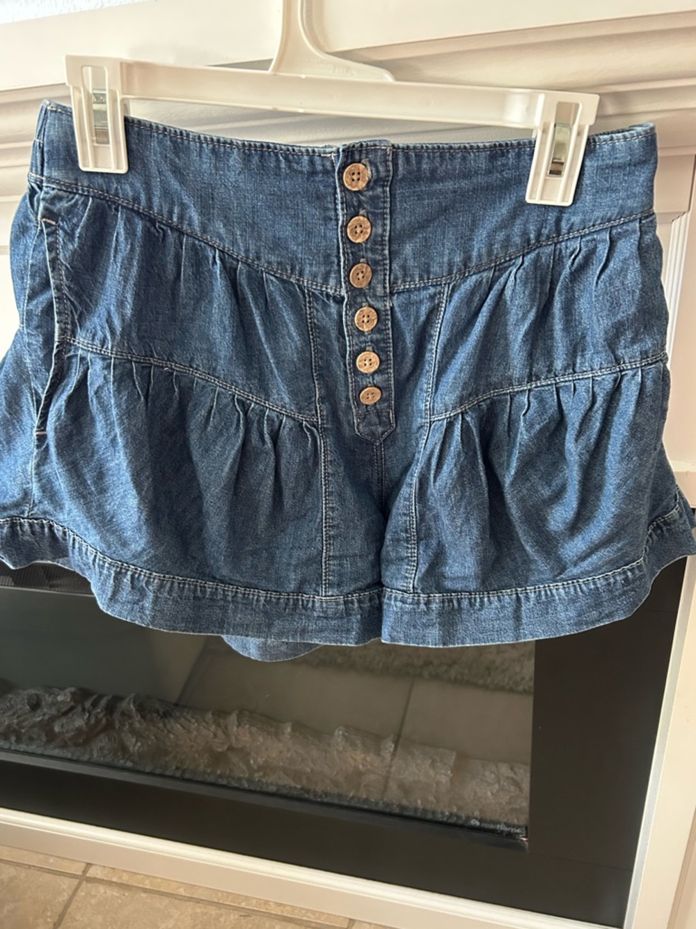 We The Free Fleur Denim Shorts. Size Small - Picture 2 of 3